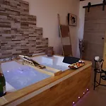 Loft Moderno, Jacuzzi Y Bbq Casa de Férias *